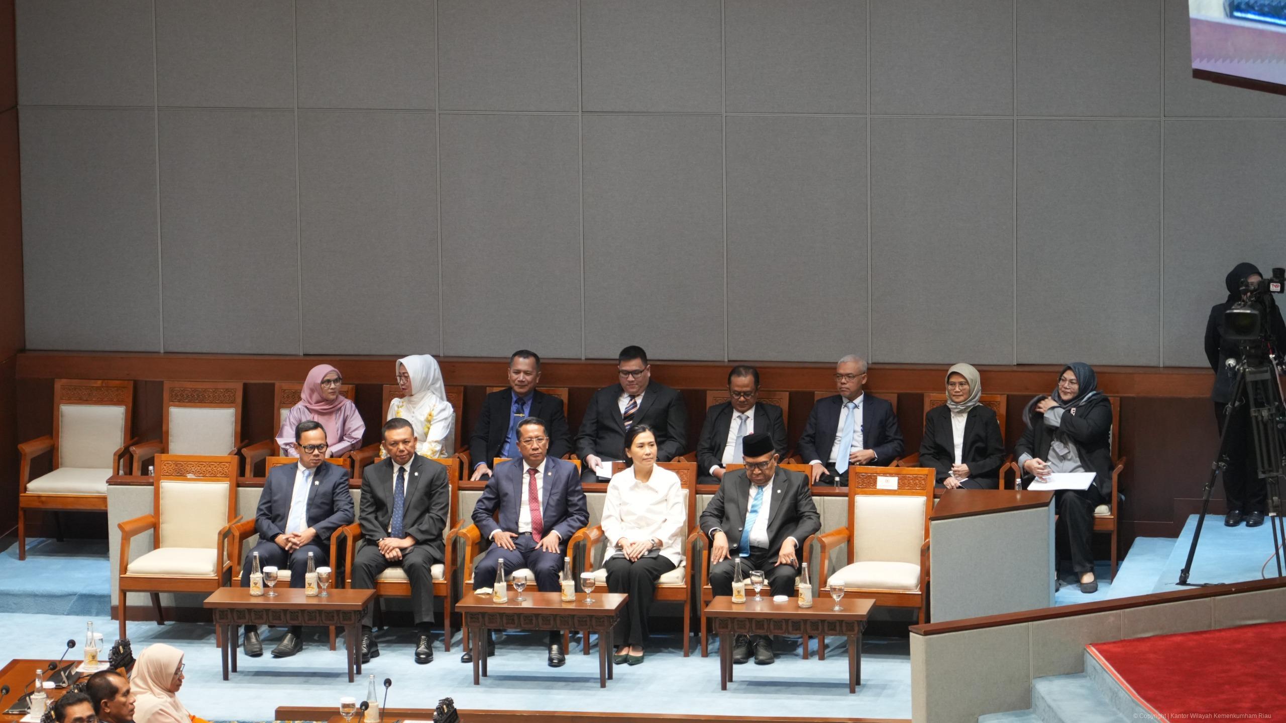 db395bd5 922d 4345 a96b 9c42b8670197