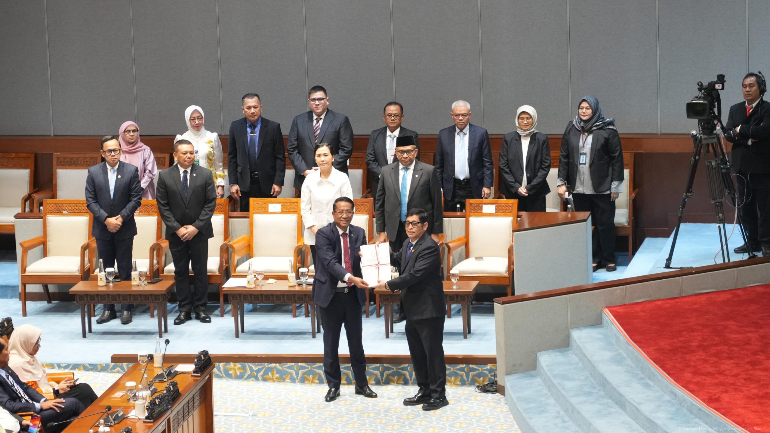 f5137172 5f24 474c a240 cd405baedd9c